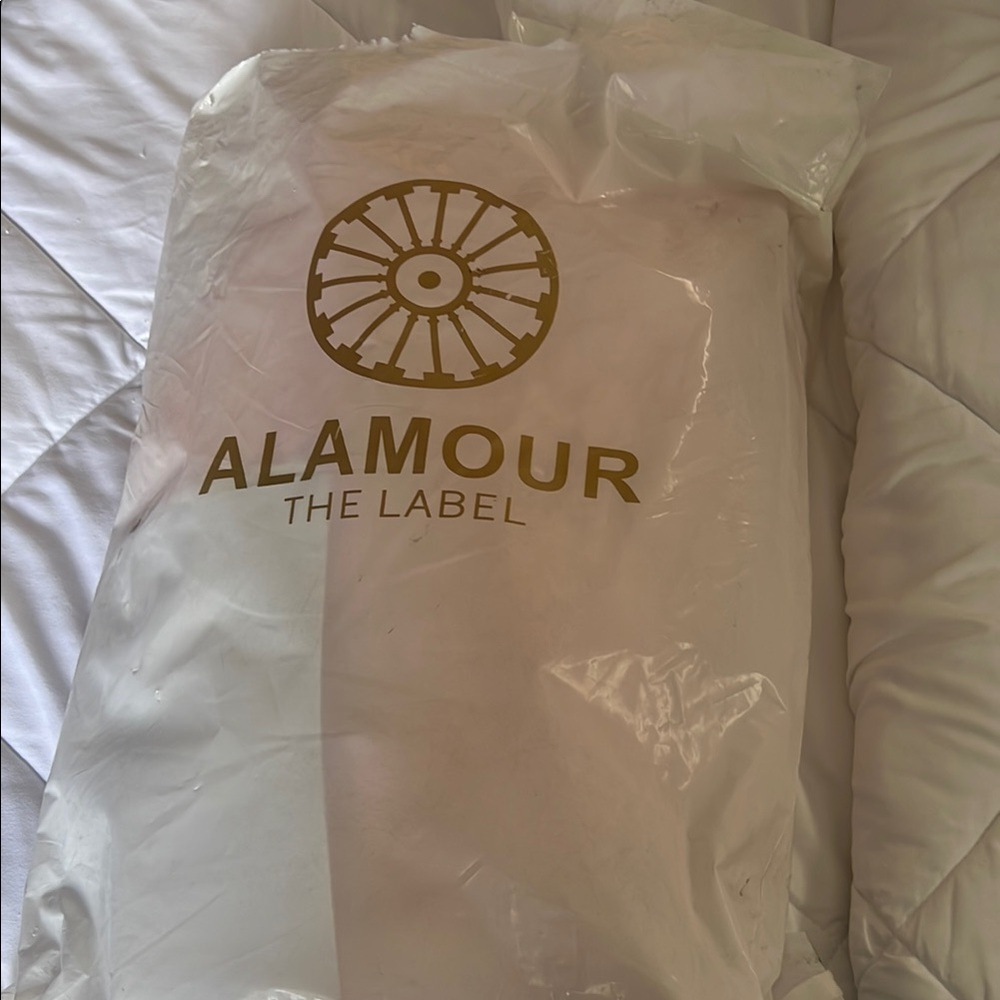 Alamour The Label Gold Logo Packaging